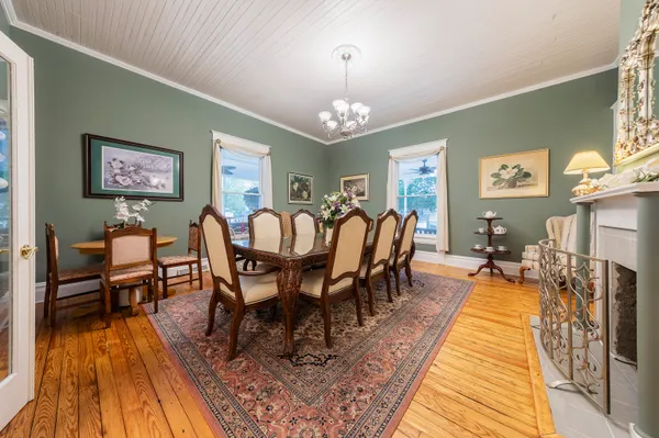 Magnolia Inn dining room