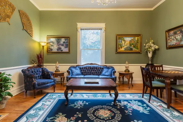 Magnolia Inn parlor meeting space